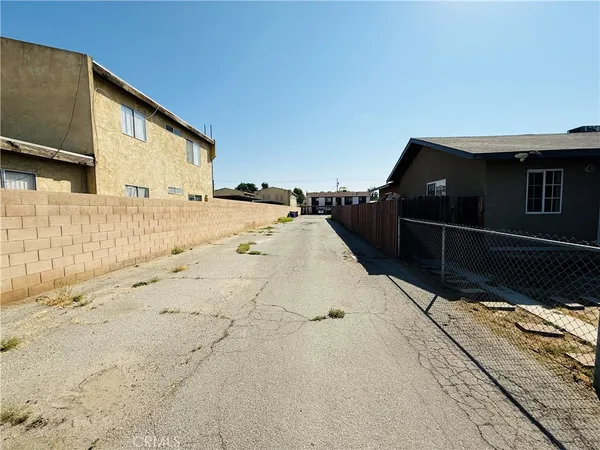 $798,500 | 326 Stephens Drive, Bakersfield, CA 93304