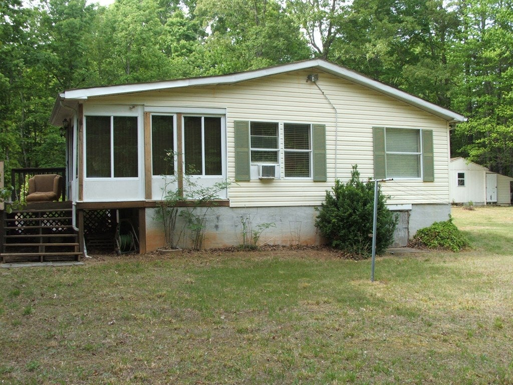 6327 West Point Stevens Road Drakes Branch, VA 23937 - Photo 3 of 19 Gallery Image 3