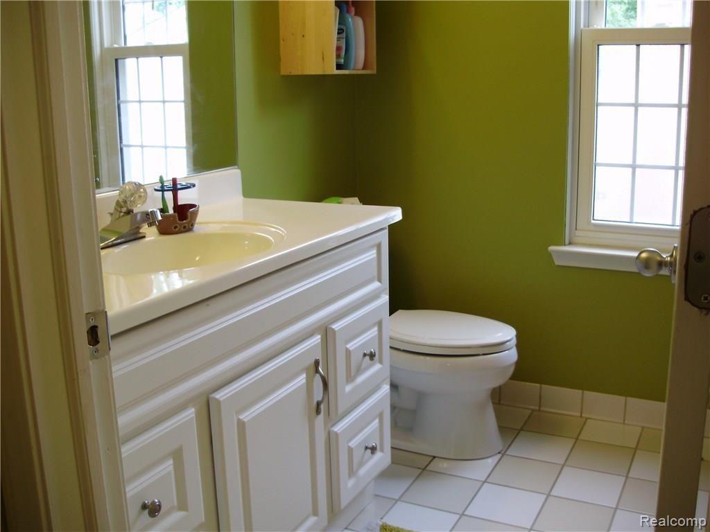 211 Whitney Drive Rochester Hills, MI 48307 - Photo 16 of 25