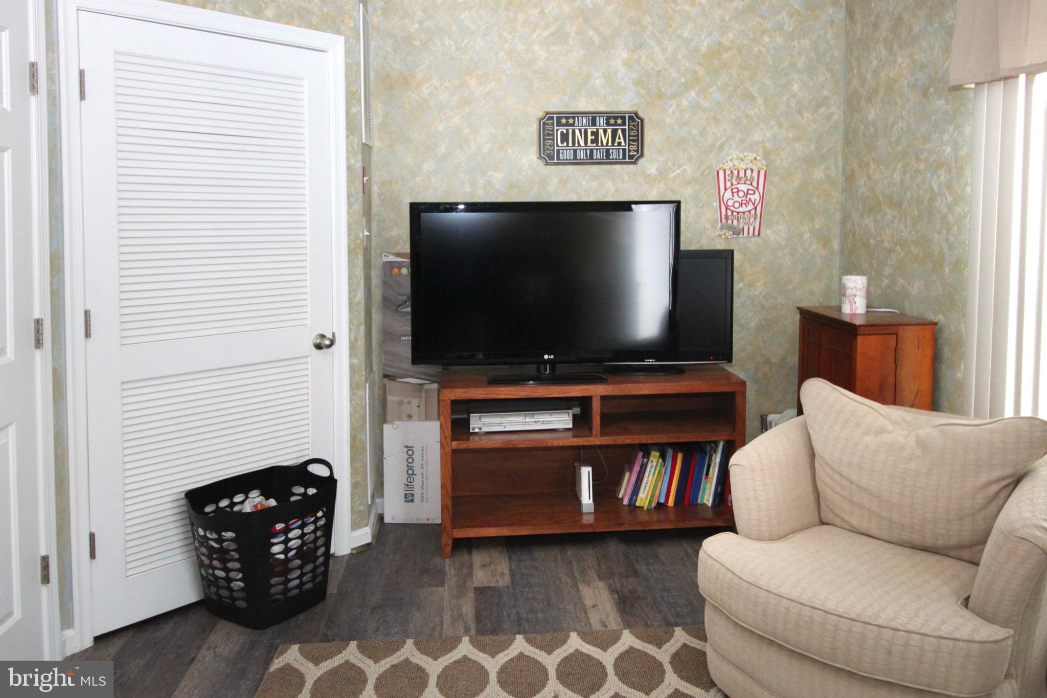 12905 Yellow Jacket Road Hagerstown, MD 21740 - Photo 27 of 31 Family Room Photo 2
