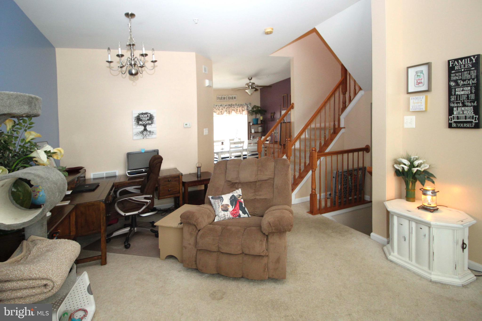 12905 Yellow Jacket Road Hagerstown, MD 21740 - Photo 5 of 31 Living Room Photo 1