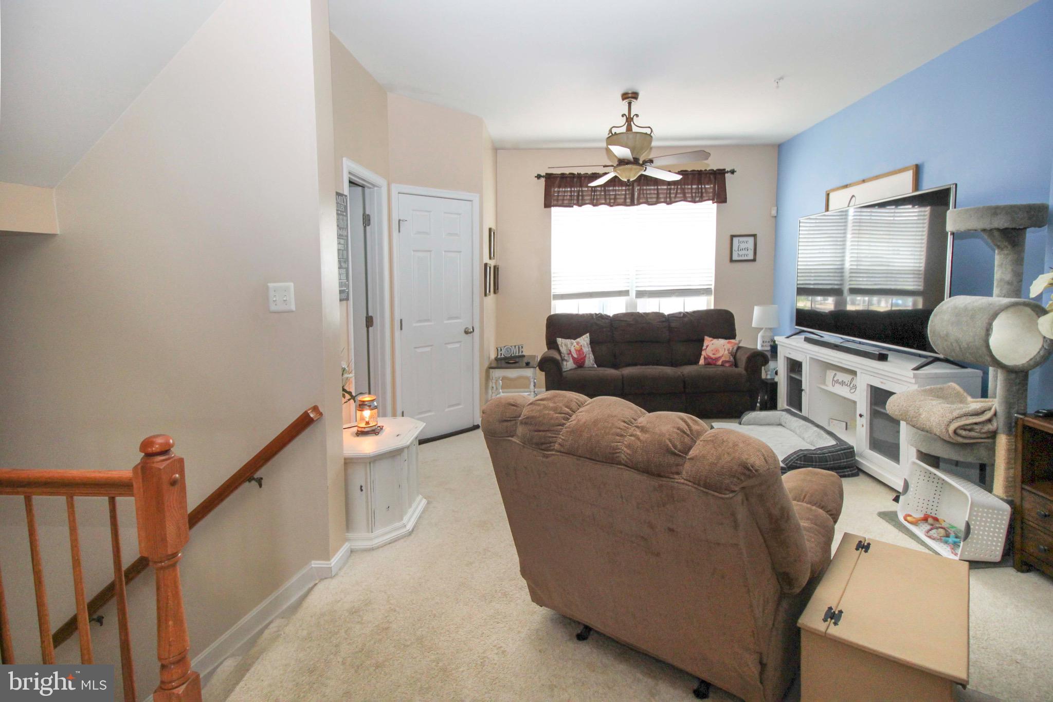 12905 Yellow Jacket Road Hagerstown, MD 21740 - Photo 7 of 31 Living Room Photo 3