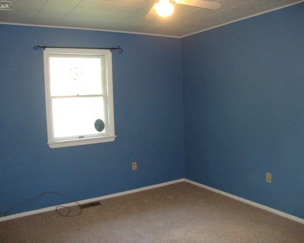 1096 Adams Road Burton, MI 48509 - Photo 10 of 12 21225168-9.JPG