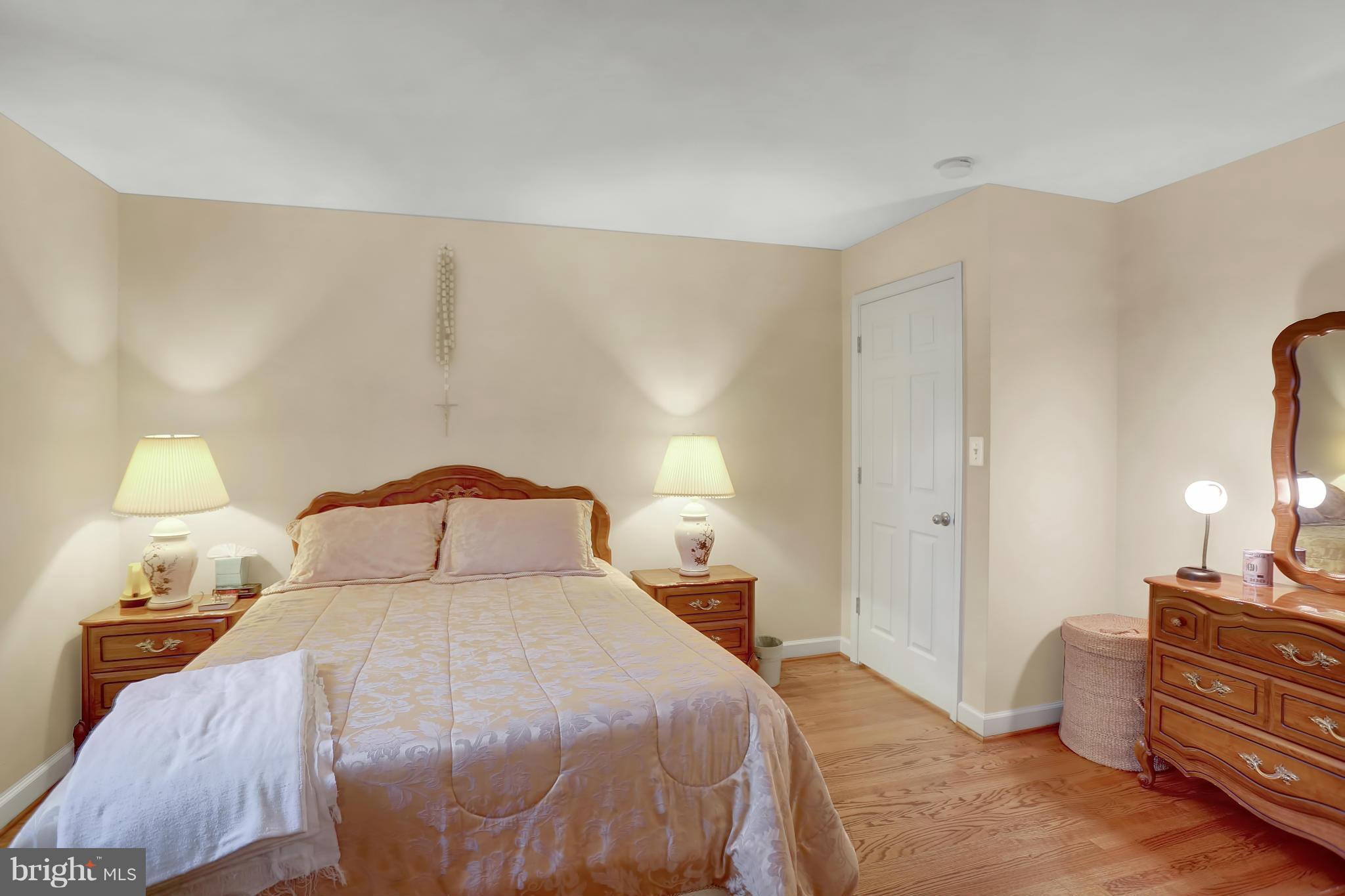 6217 Hanover Avenue Springfield, VA 22150 - Photo 12 of 30 Master bedroom suite with walk-in closet