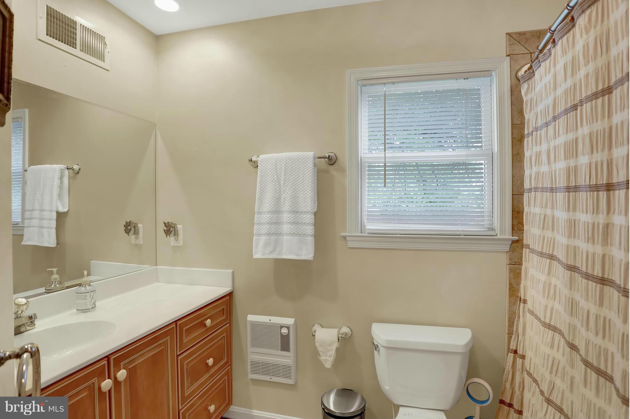 6217 Hanover Avenue Springfield, VA 22150 - Photo 14 of 30 Updated MBA with tub and shower