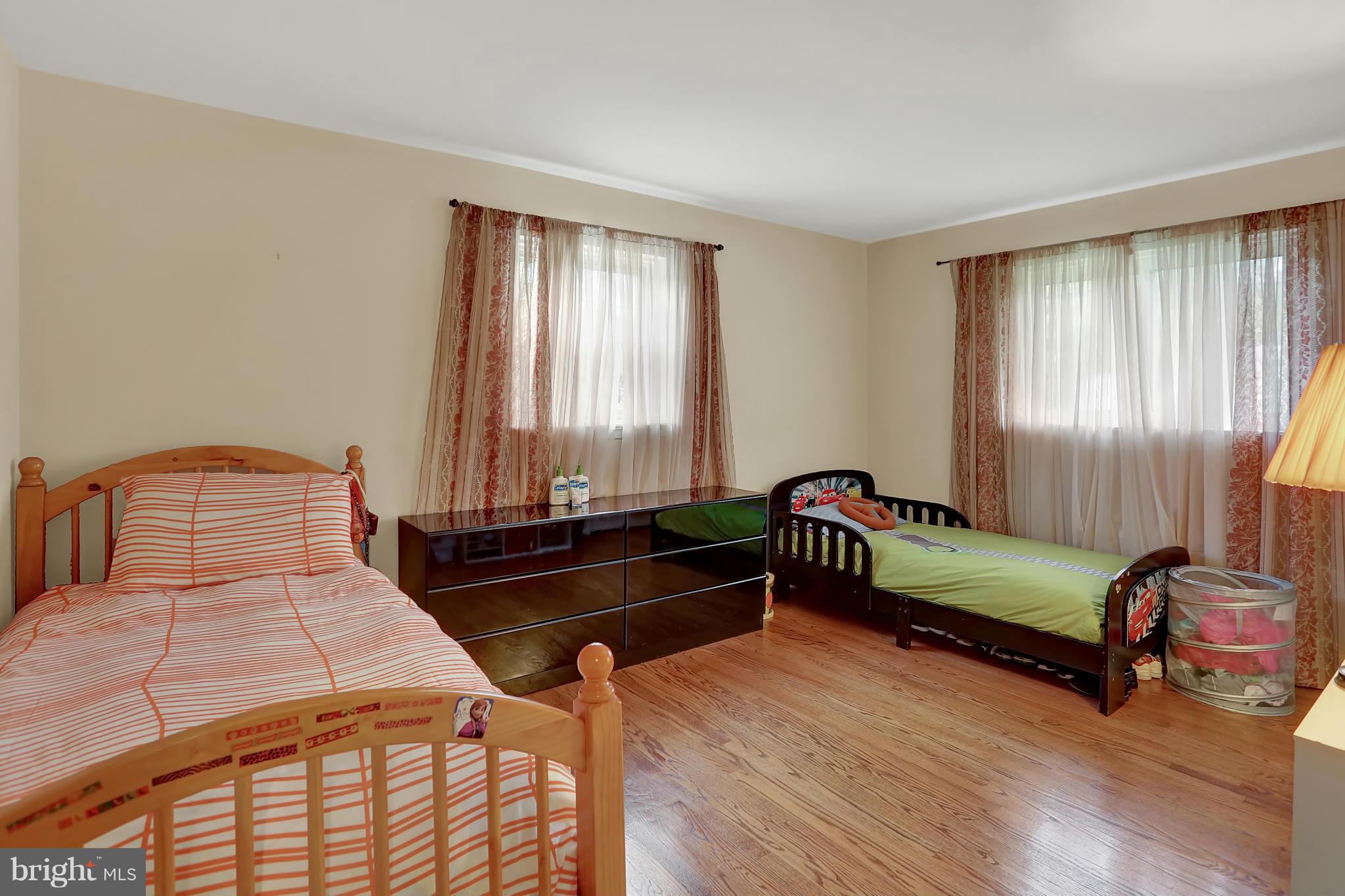 6217 Hanover Avenue Springfield, VA 22150 - Photo 15 of 30 Second bedroom
