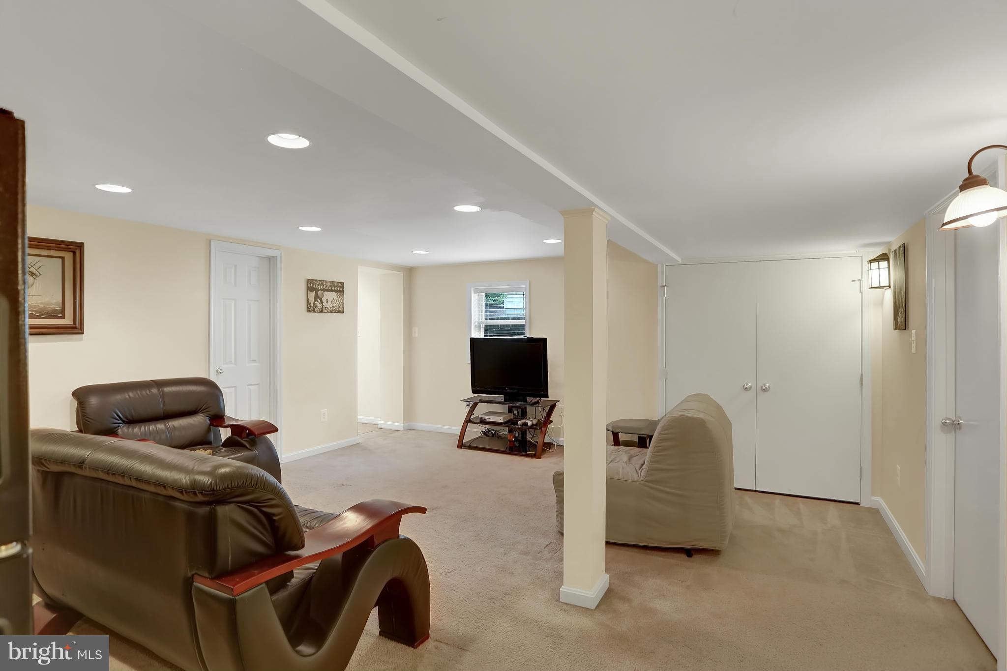 6217 Hanover Avenue Springfield, VA 22150 - Photo 19 of 30 LL in-law suite family room