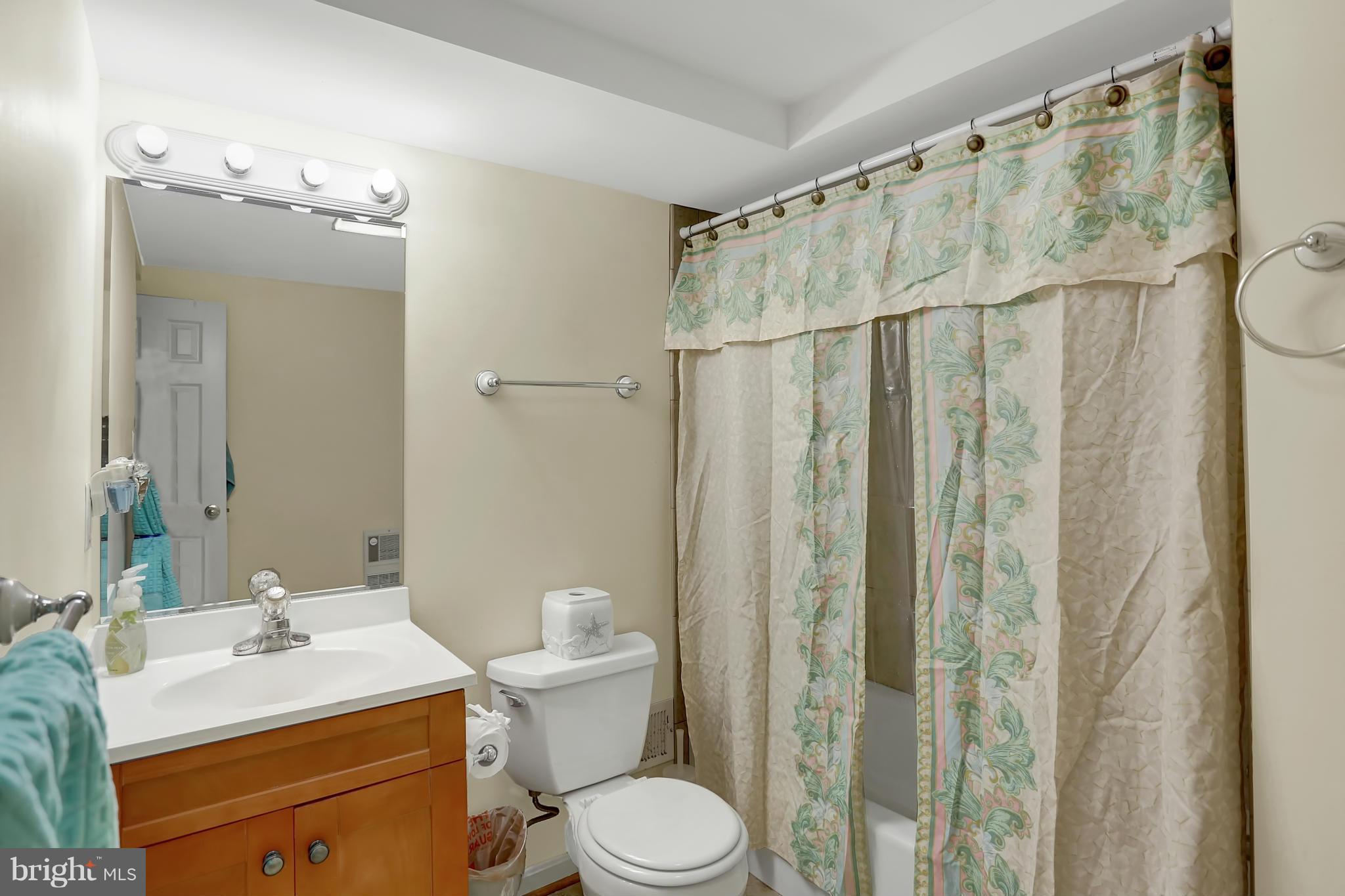 6217 Hanover Avenue Springfield, VA 22150 - Photo 21 of 30 Full LL bathroom