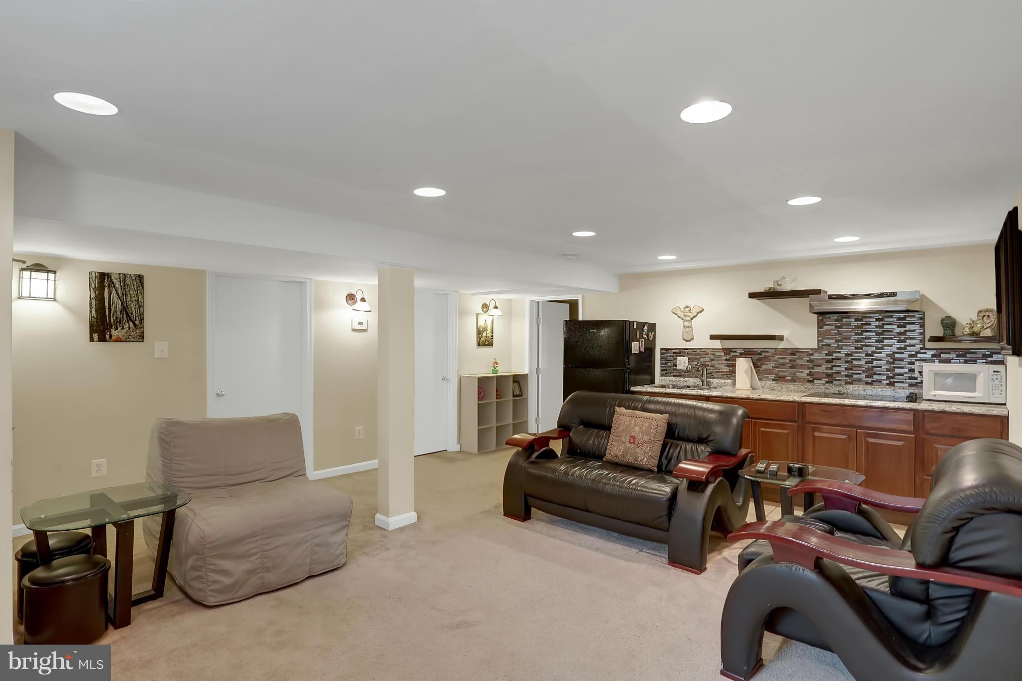 6217 Hanover Avenue Springfield, VA 22150 - Photo 5 of 30 Walk-out LL in-law or au pair suite w/kitchenette