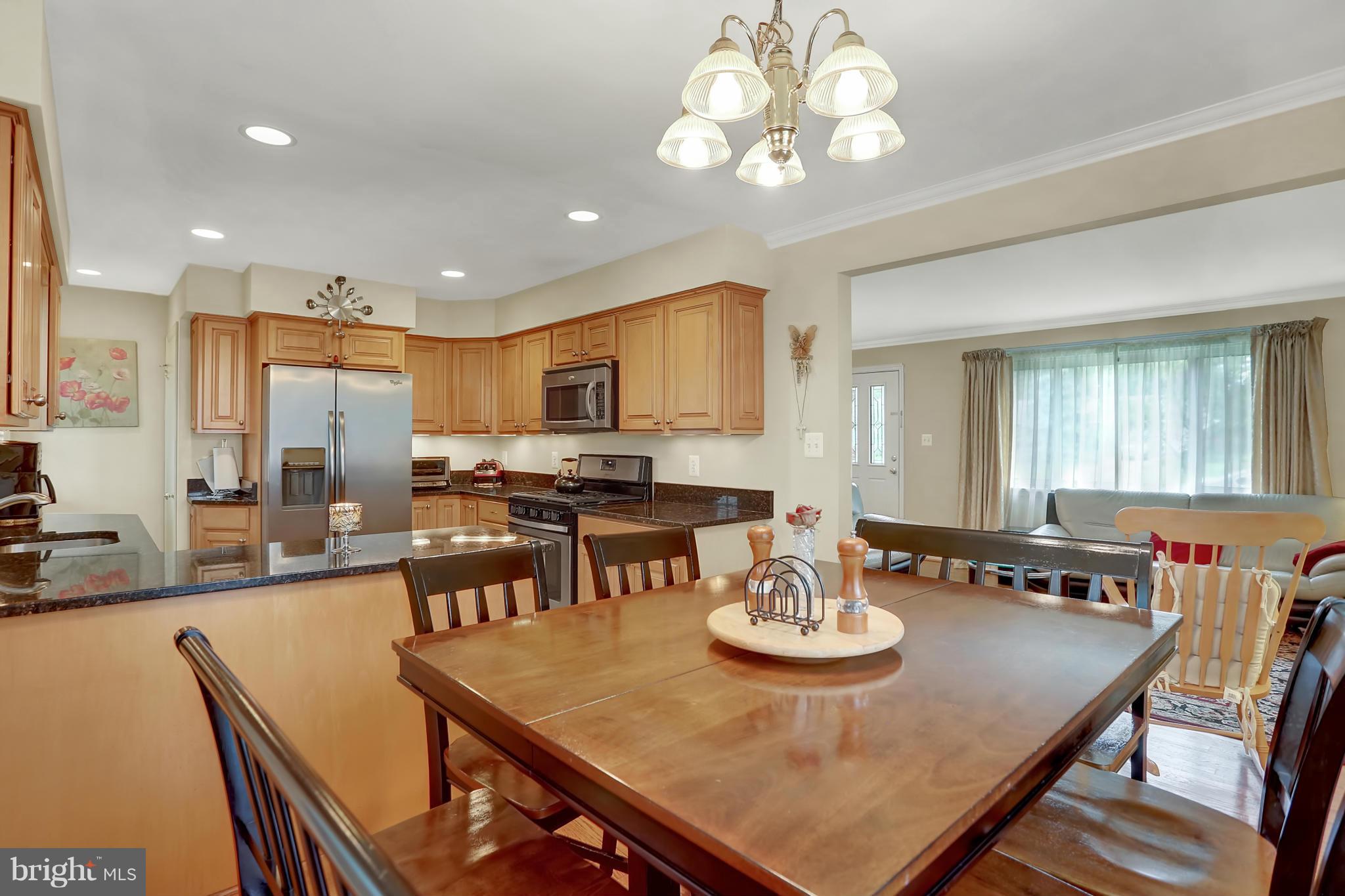 6217 Hanover Avenue Springfield, VA 22150 - Photo 8 of 30 Kitchen and dining room