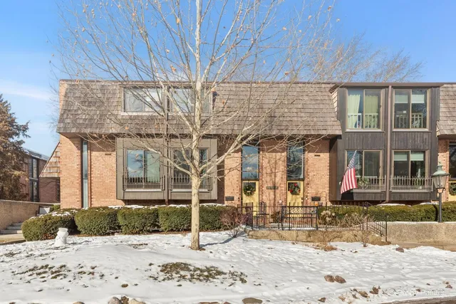 $350,000 | 436 West Russell Street, Unit 5436, Barrington, IL 60010