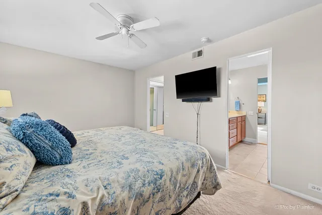 $350,000 | 436 West Russell Street, Unit 5436, Barrington, IL 60010