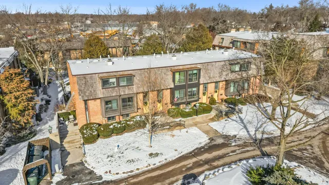 $350,000 | 436 West Russell Street, Unit 5436, Barrington, IL 60010