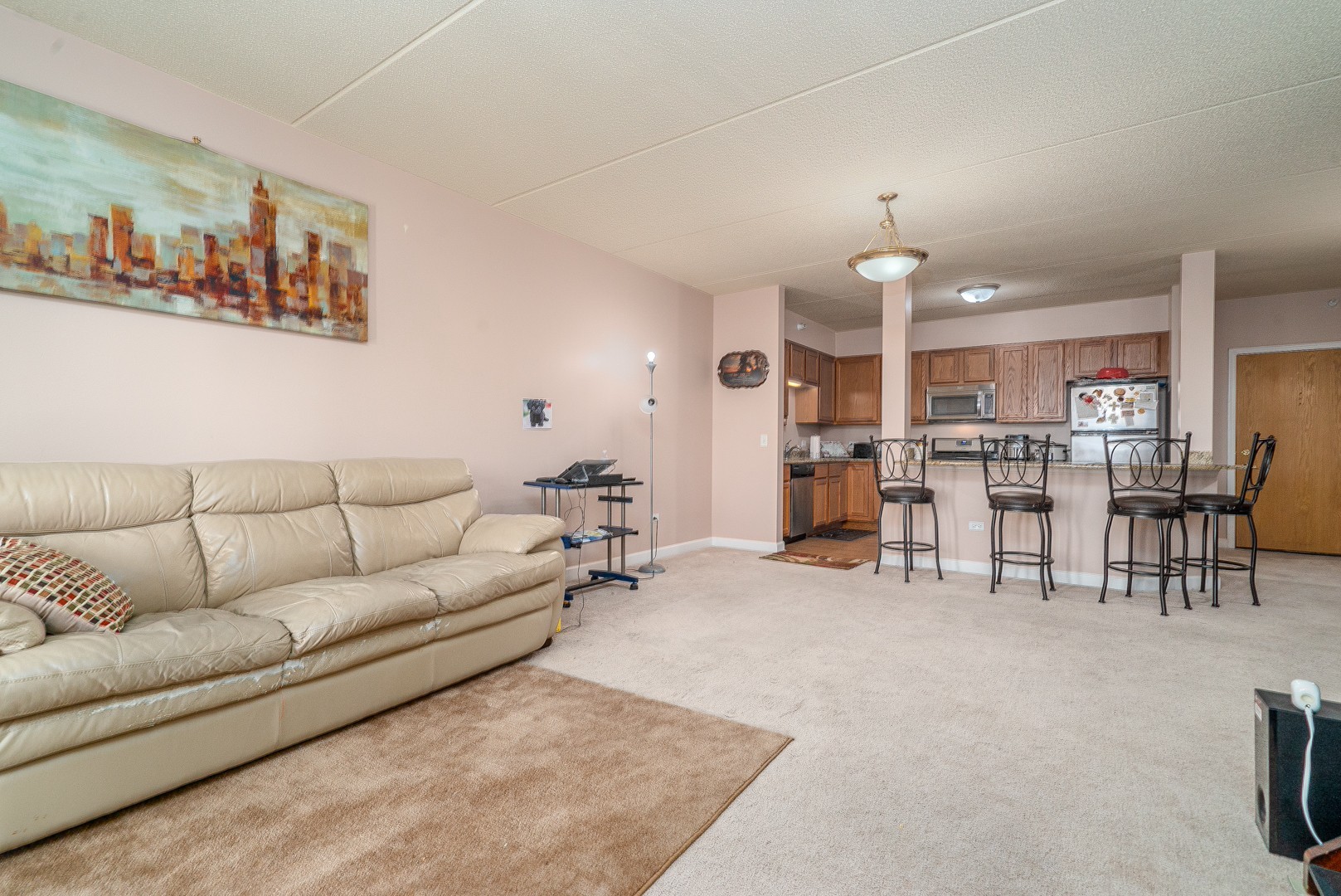 77 North Wolf Road, Unit 507 Northlake, IL 60164 - Photo 4 of 15 a living room with furniture and kitchen view