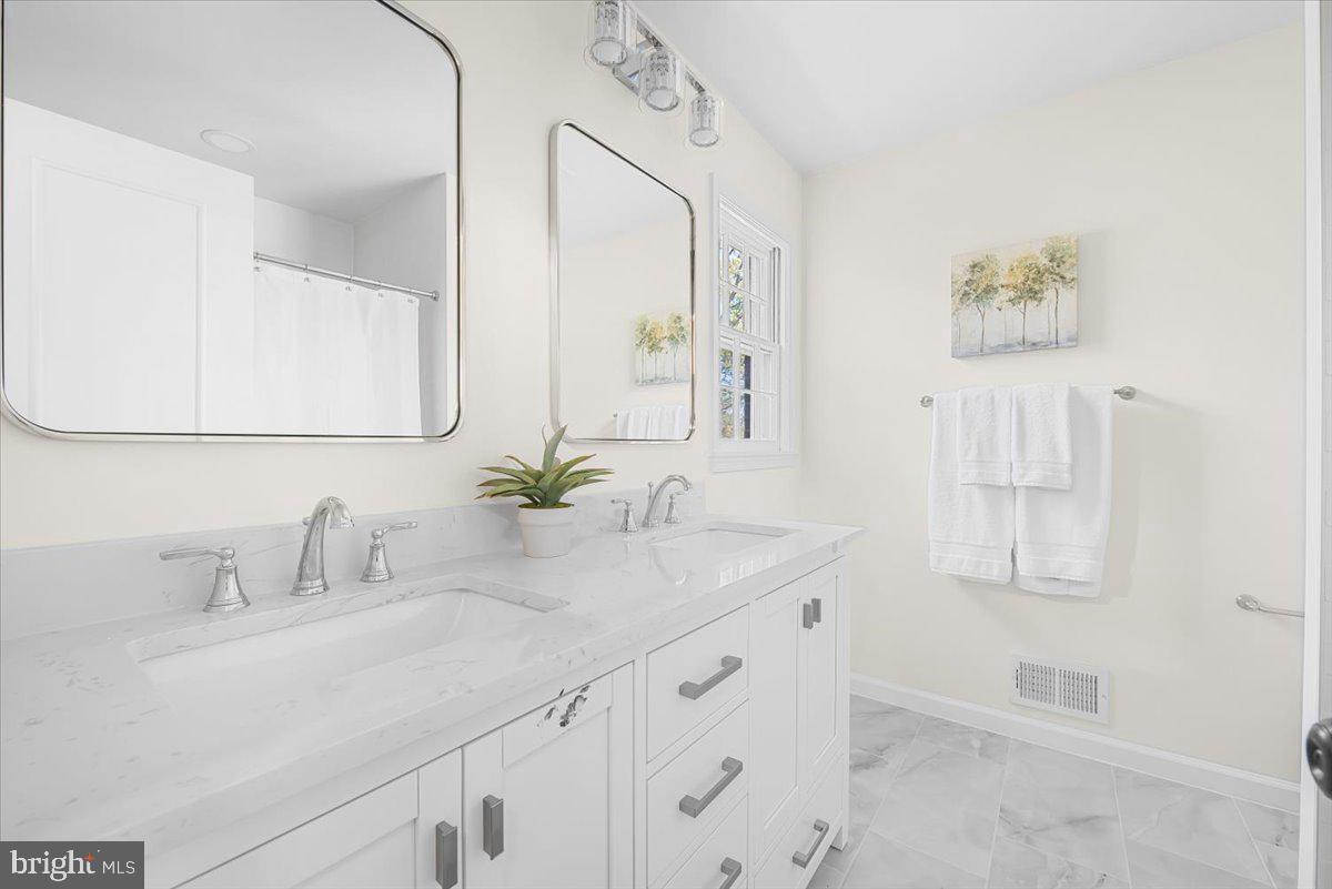 1310 Midwood Place Silver Spring, MD 20910 - Photo 15 of 38 Primary Bath
