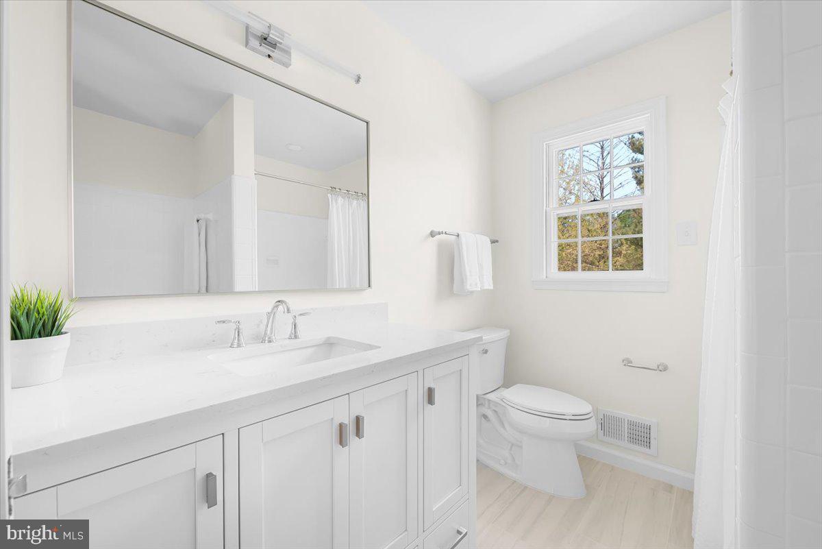 1310 Midwood Place Silver Spring, MD 20910 - Photo 20 of 38 Hall Bath