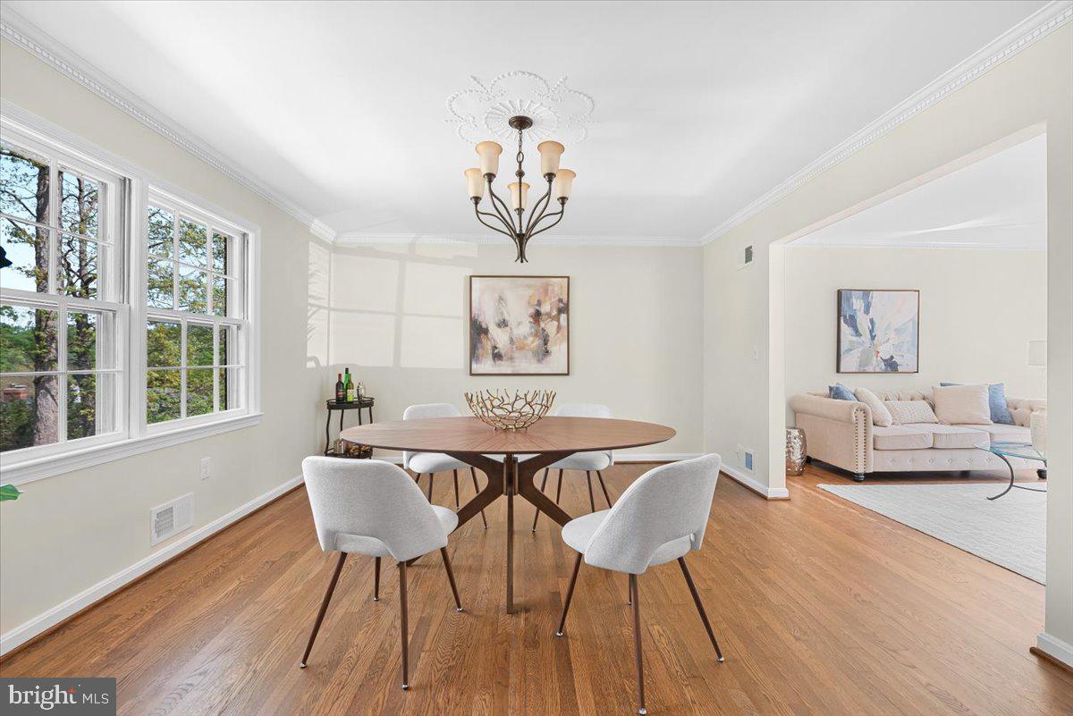 1310 Midwood Place Silver Spring, MD 20910 - Photo 4 of 38 Dining Room