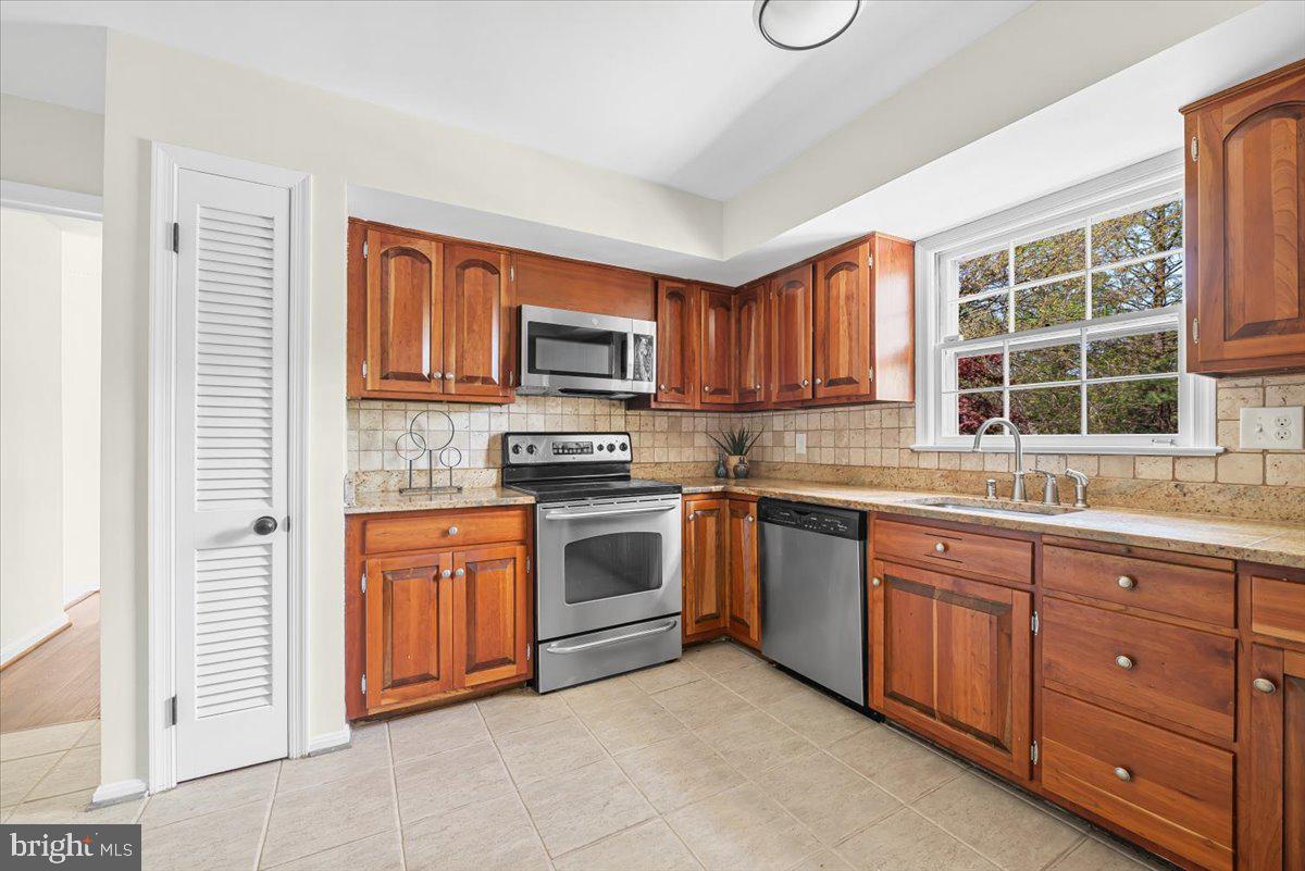 1310 Midwood Place Silver Spring, MD 20910 - Photo 10 of 38 Kitchen
