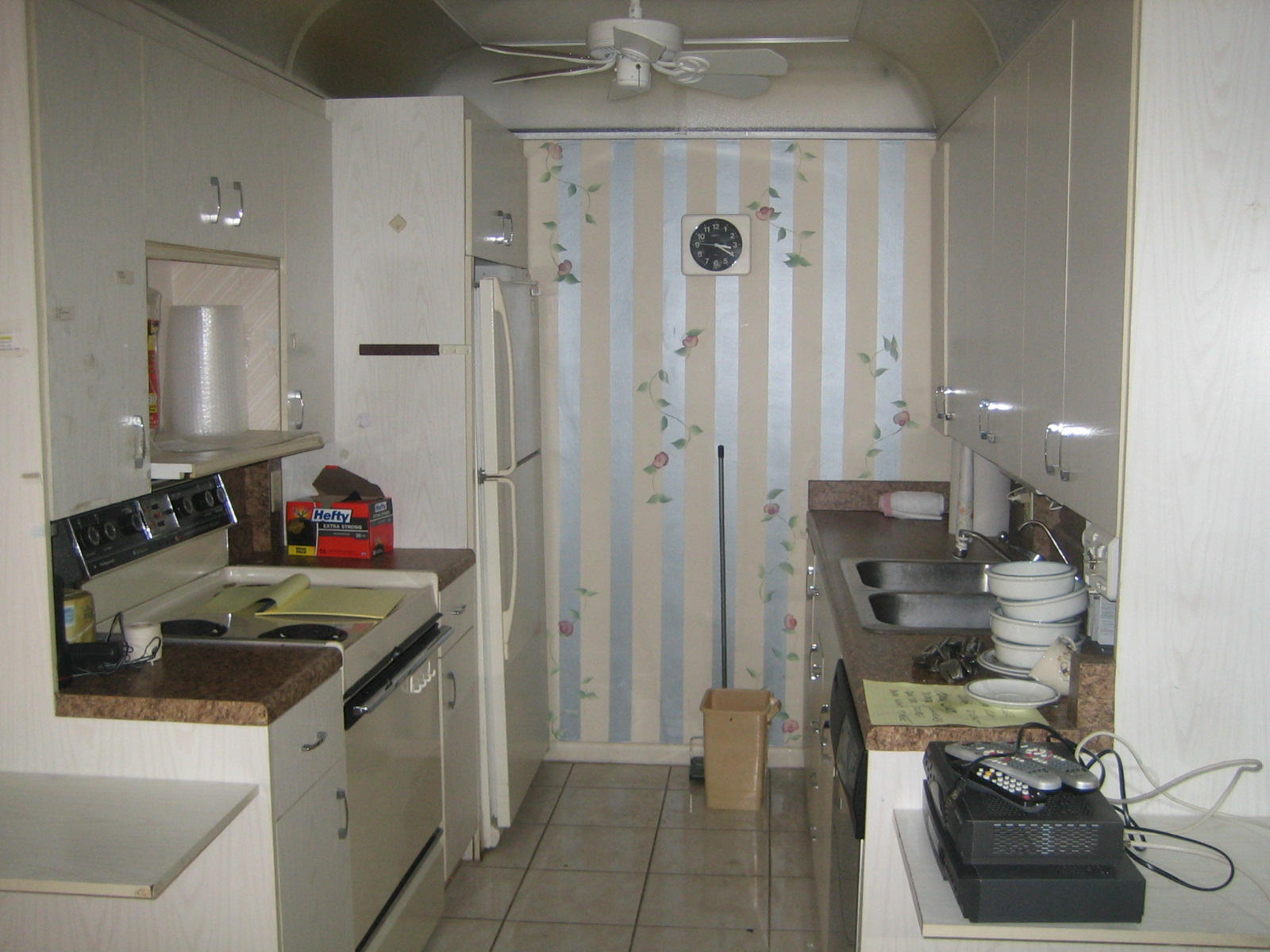 3023 Exeter, Unit 3025 Boca Raton, FL 33434 - Photo 2 of 9 Kitchen