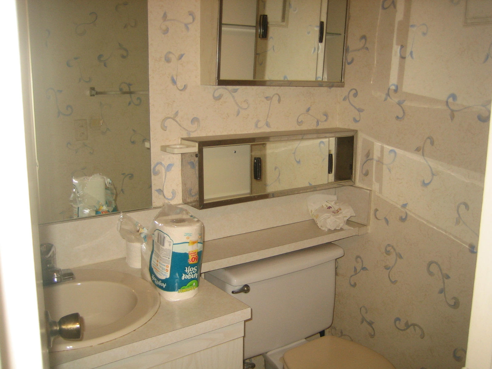 3023 Exeter, Unit 3025 Boca Raton, FL 33434 - Photo 6 of 9 Guest Bath