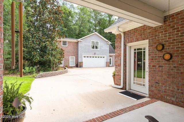 $1,250,000 | 400 Island Drive, Chocowinity, NC 27817