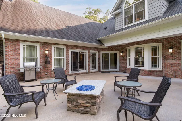 $1,250,000 | 400 Island Drive, Chocowinity, NC 27817