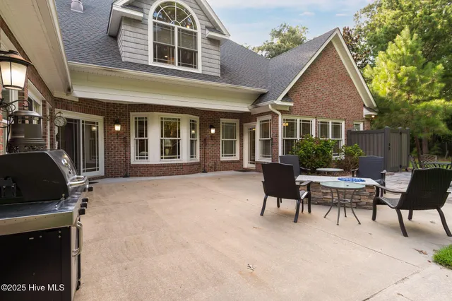 $1,250,000 | 400 Island Drive, Chocowinity, NC 27817