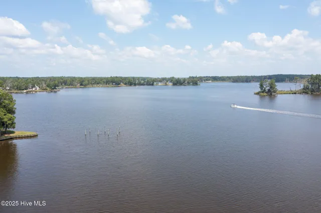 $1,250,000 | 400 Island Drive, Chocowinity, NC 27817