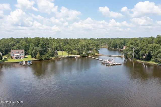 $1,250,000 | 400 Island Drive, Chocowinity, NC 27817