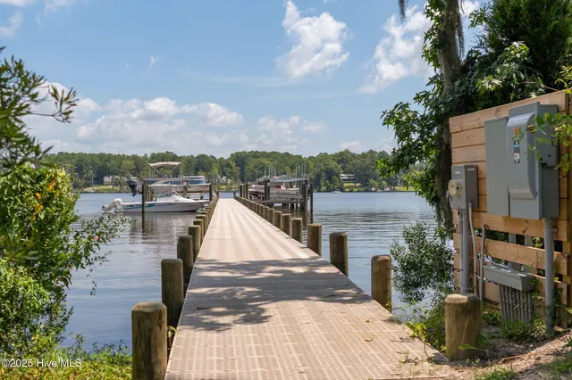 $1,250,000 | 400 Island Drive, Chocowinity, NC 27817