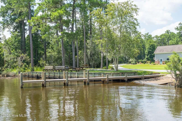 $1,250,000 | 400 Island Drive, Chocowinity, NC 27817