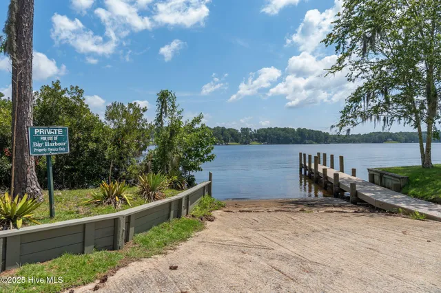 $1,250,000 | 400 Island Drive, Chocowinity, NC 27817