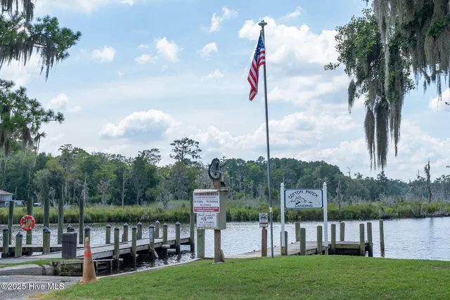 $1,250,000 | 400 Island Drive, Chocowinity, NC 27817