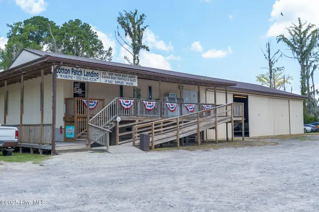 $1,250,000 | 400 Island Drive, Chocowinity, NC 27817