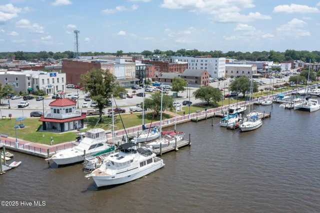 $1,250,000 | 400 Island Drive, Chocowinity, NC 27817