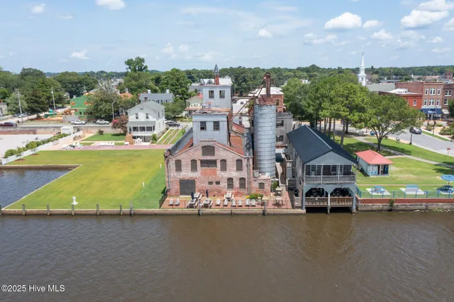 $1,250,000 | 400 Island Drive, Chocowinity, NC 27817