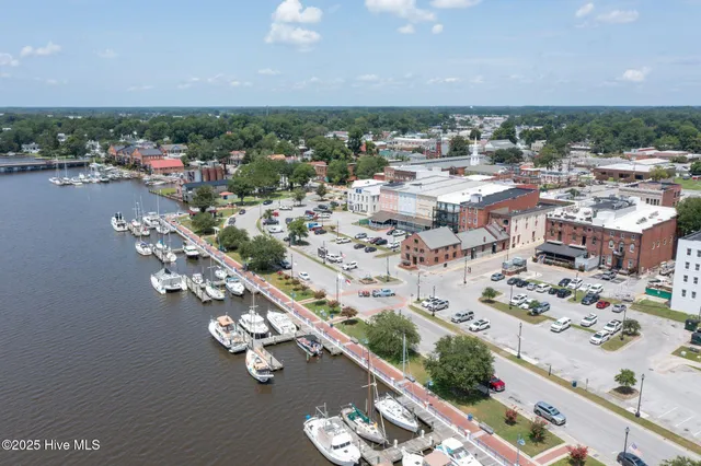 $1,250,000 | 400 Island Drive, Chocowinity, NC 27817