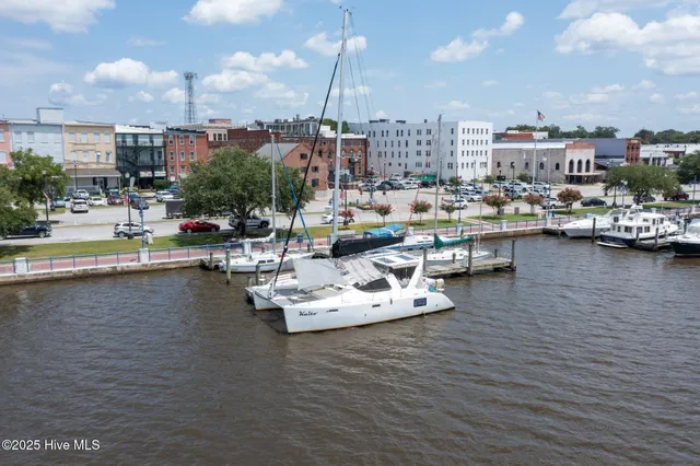 $1,250,000 | 400 Island Drive, Chocowinity, NC 27817