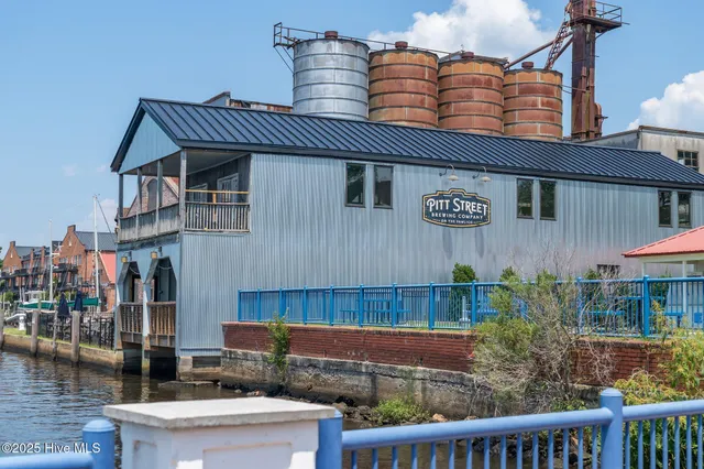 $1,250,000 | 400 Island Drive, Chocowinity, NC 27817