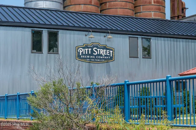 $1,250,000 | 400 Island Drive, Chocowinity, NC 27817