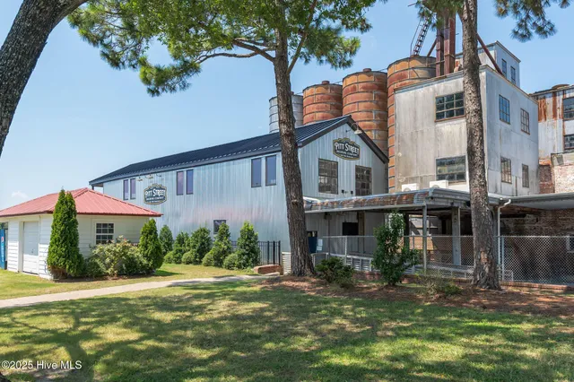 $1,250,000 | 400 Island Drive, Chocowinity, NC 27817