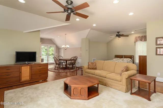 $1,250,000 | 400 Island Drive, Chocowinity, NC 27817