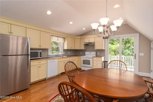 $1,250,000 | 400 Island Drive, Chocowinity, NC 27817