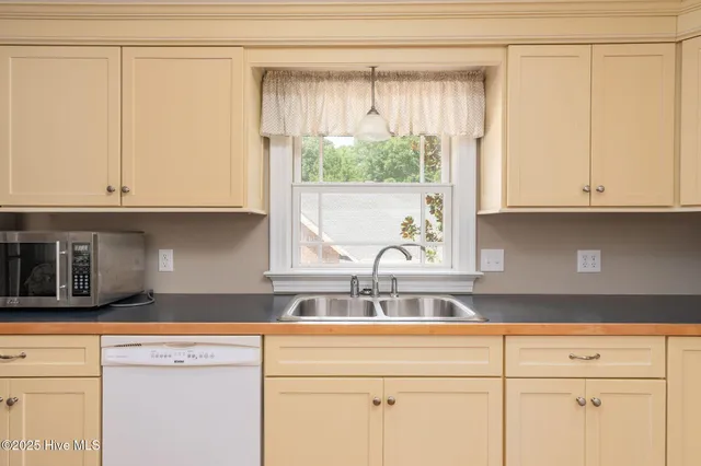 $1,250,000 | 400 Island Drive, Chocowinity, NC 27817