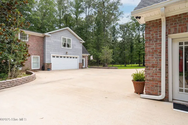 $1,250,000 | 400 Island Drive, Chocowinity, NC 27817