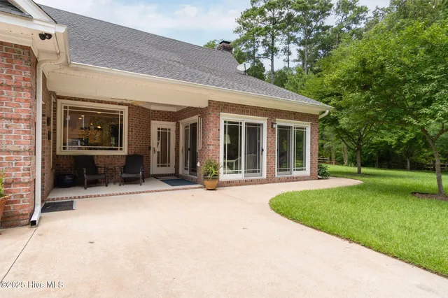 $1,250,000 | 400 Island Drive, Chocowinity, NC 27817