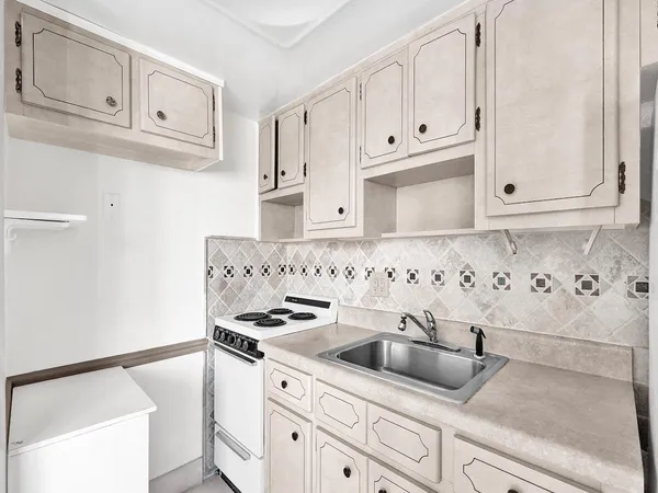 $1,200 | 2430 Northeast 135th Street, Unit 300, North Miami, FL 33181