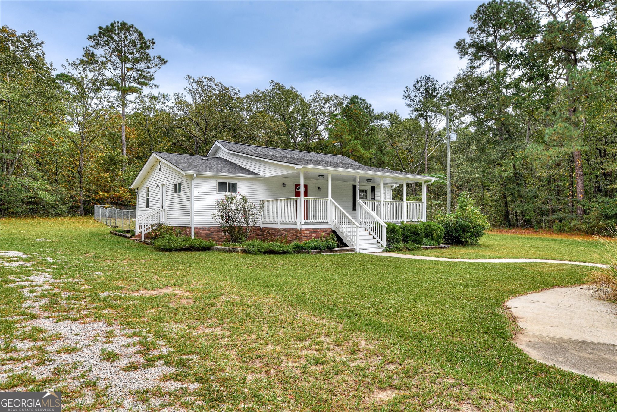 1321 Brett Road Wadley, GA 30477 - Photo 5 of 47 a view of a house with a yard