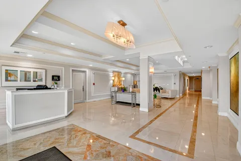 $1,395,000 | 3390 South Ocean Boulevard, Unit 305, Palm Beach, FL 33480