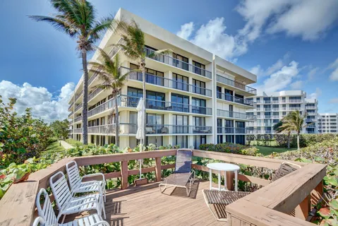 $1,395,000 | 3390 South Ocean Boulevard, Unit 305, Palm Beach, FL 33480